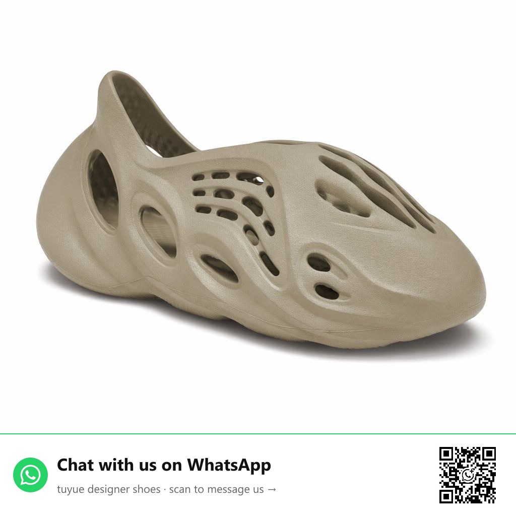 Sculpted Foam Clog Runner · Stone Salt