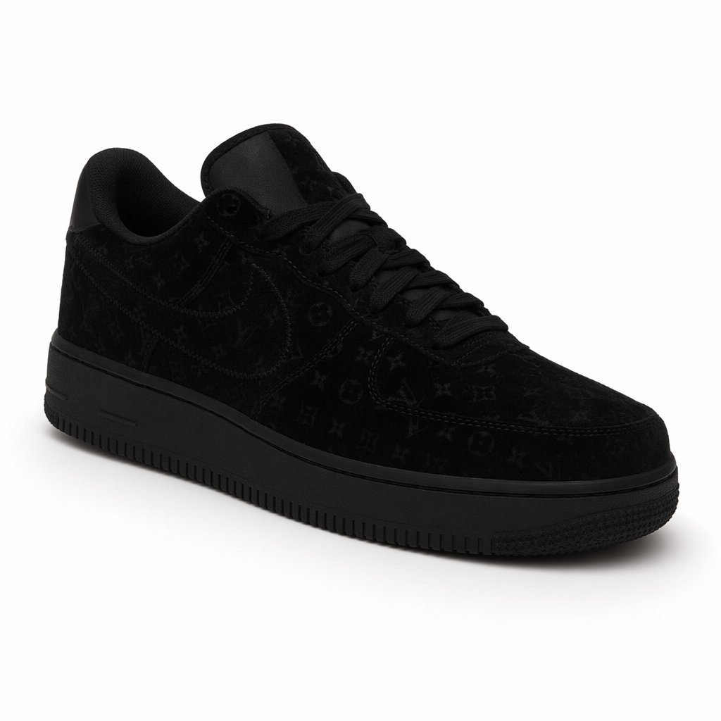 Low-Top Leather Sneaker · Black